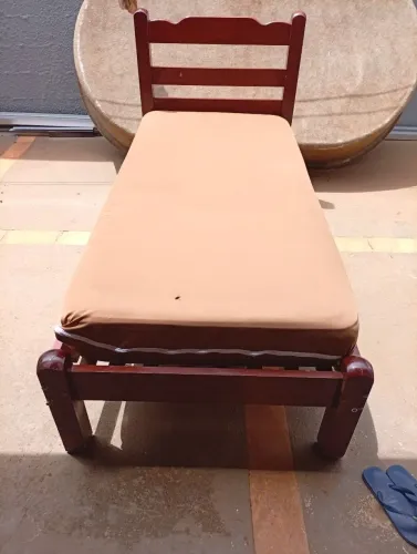 Cama de solteiro com colchão
