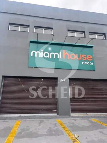 Prédio Comercial Completo: Amplo Espaço, Subsolo, Rooftop e Estacionamento na Rua Jose Nev
