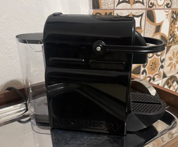 Cafeteira Nespresso Inissia preta