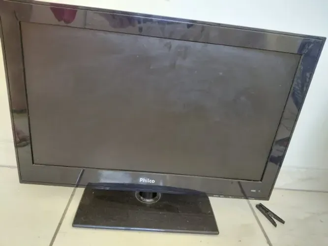 Tv de 24 polegadas Philco, com controle