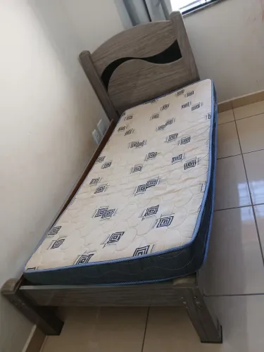 Cama de solteiro com colchão 