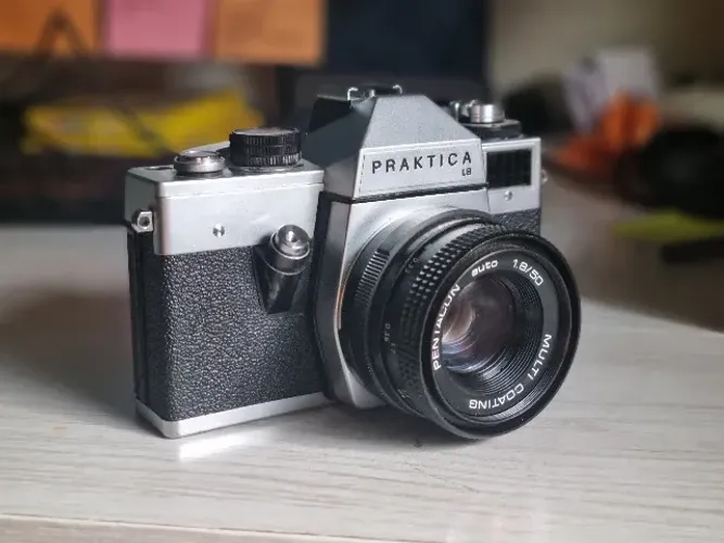 PRAKTICA LB + Lente pentacon 1.8 com abertura travada