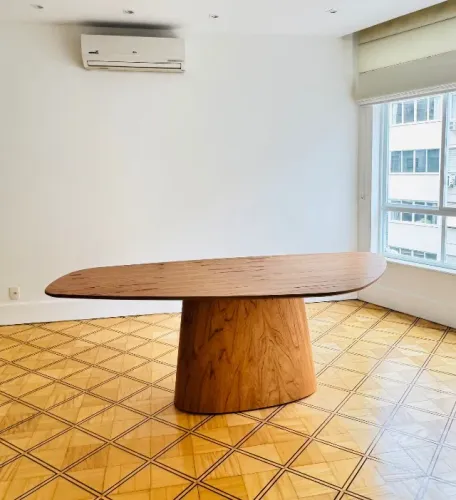 Mesa de jantar orgânica