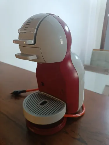 Cafeteira Dolce Gusto Nescafé + 2 adaptadores/refiz + 1 conector para limpeza