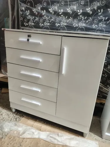 cômoda com chave ? r$ 400 PROMOÇÃO