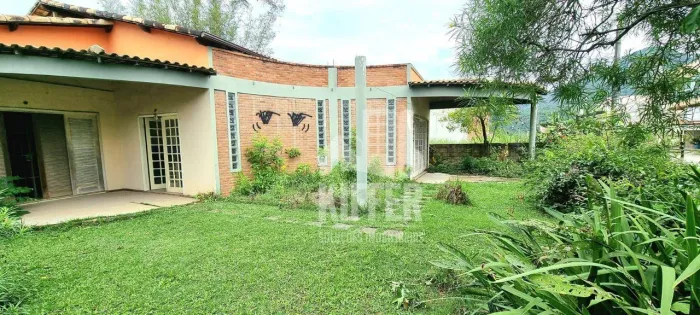 Casa com 2 quartos para alugar, 117 m² por R$ 4.793/mês - Jardim Atlantico - Maricá/RJ