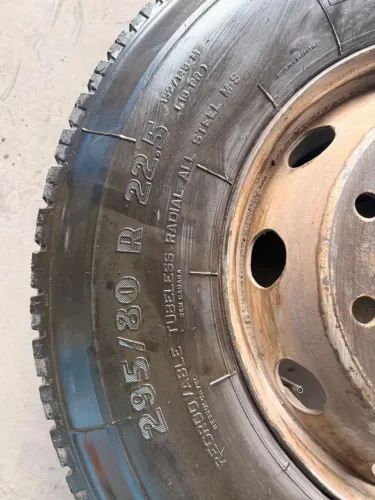 Vendo estepe para cavalo ou carreta em excelente estado.