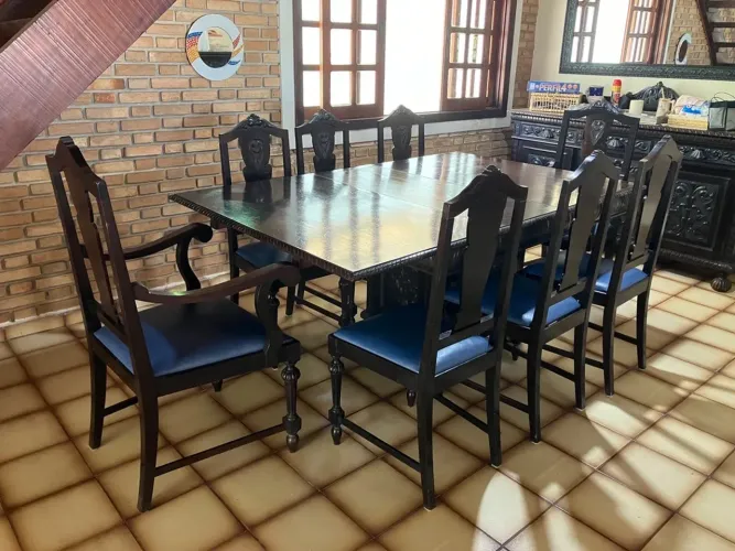 Móvel antigo Mesa e 8 cadeiras