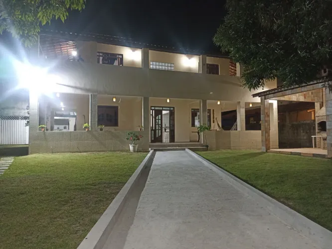 Linda casa, próximo a praia em condominio fechado.