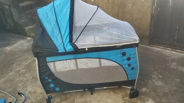 Berço portátil quadrado infantil 