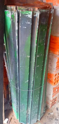 Vendo porta de enrolar usada (2.50 altura por 0.96 largura)a (loja)