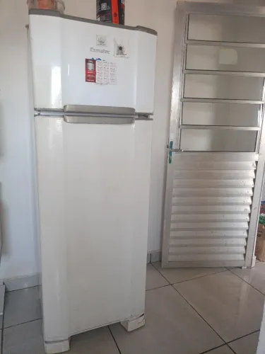 GELADEIRA EM PERFEITO ESTADO