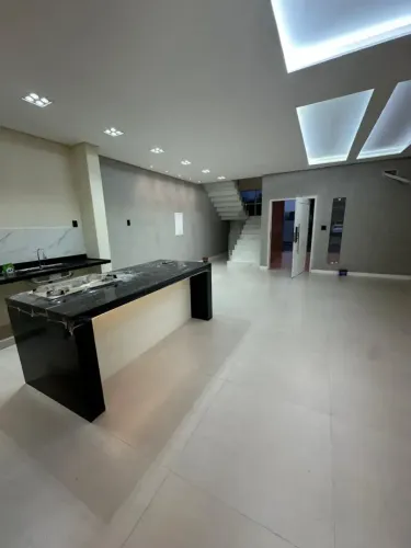 COND. QUARTZO VERDE CASA DE 190 METROS, 3/4 SENDO 1 SUÍTE É 2 BANHEIROS
