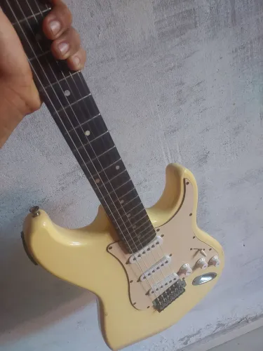 Guitarra mg32
