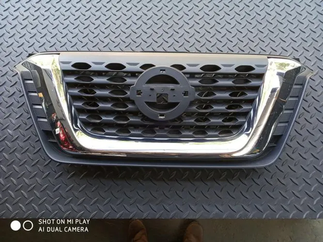 Grade frontal Nissan kicks.