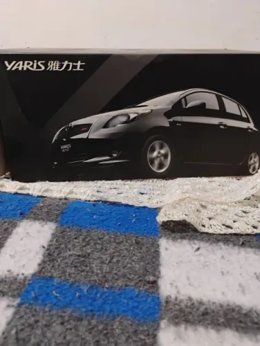 Toyota yaris 1/18