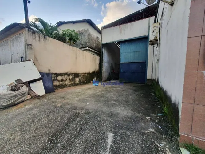 Galpão com 350 m² à 50 metros da Rodovia BR 101 em Igarassu - PE