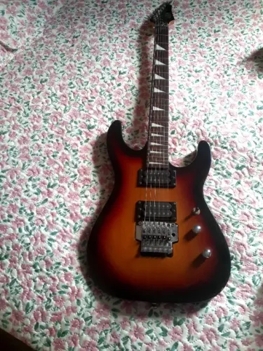 Guitarra estrato especial 