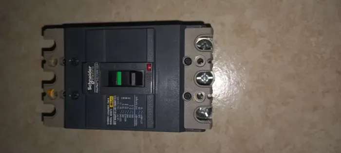 Disjuntor schneider 100 amper caixa moldada
