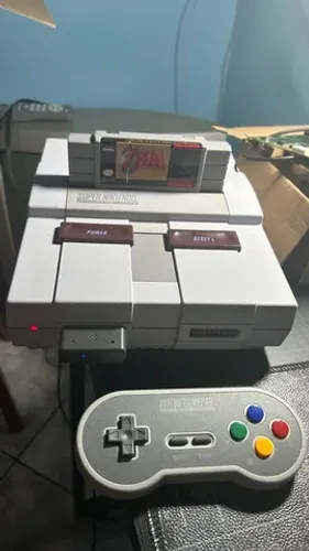 Super Nintendo com controle sem fio e Zelda