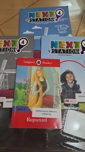 Kit de livros de Inglês Next Station 5 ano