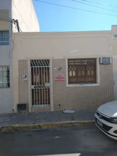 CASA À VENDA NA RUA JOAQUIM DE QUEIROZ, JUAZEIRO-BA.