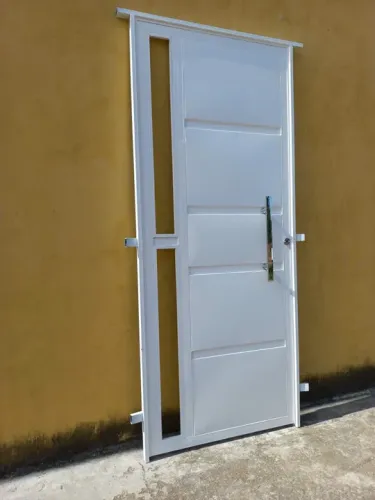 Porta galvanizada com puxador 3x sem juros