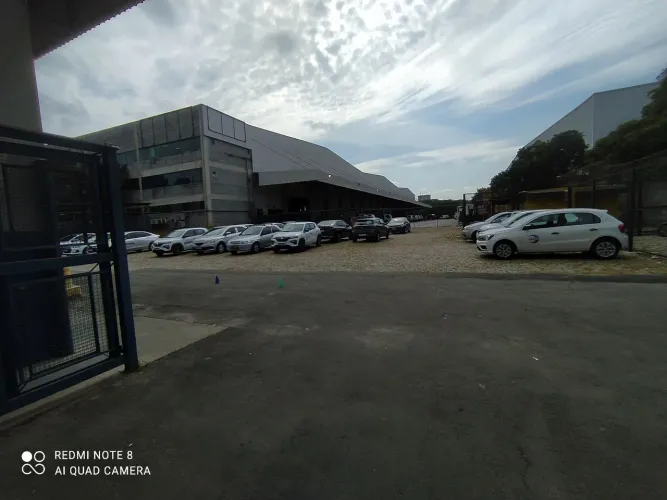 Vendo galpão com renda 36.mil.m.terr. 12.000m A/C,20mil de Patio R$:99 milhões