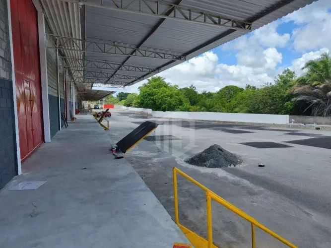 Galpão com 12.000m² para Locação na Estrada do Coco  Camaçari | 12 Docas | Pátio 10.000m² 