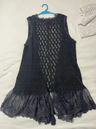 Colete Preto com Detalhes em Renda e bolso