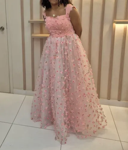 Vestido rosa florista com flores