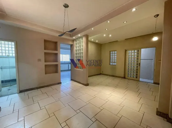 Oportunidade! Casa comercial ampla para alugar no Centro de Betim