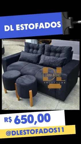 Sofá com 3 lugares e 2 puffs