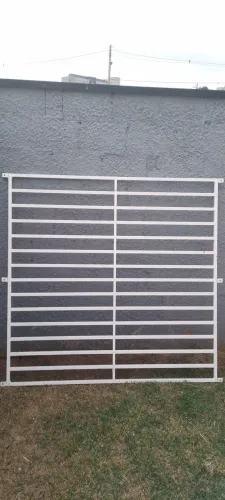 Grade de proteção branca para área externa