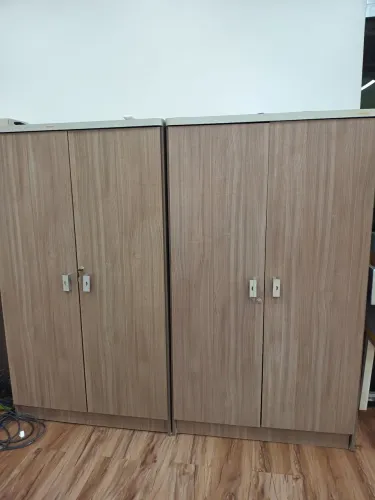 2 Armários de escritório - 2 portas