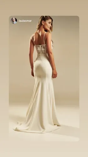 Vestido off white lindo para festas