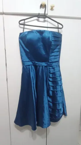 Vestido tomara que caia de cetim azul. Estilo anos 50, pin up