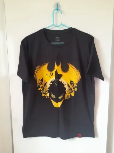 Camiseta Batman e Coringa da GeekCo! Tam. M (Nova)
