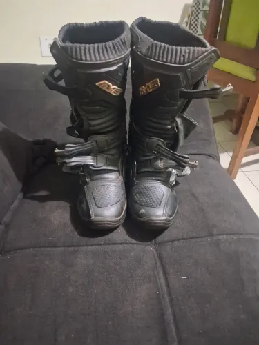 BOTA DE TRILHA INFANTIL