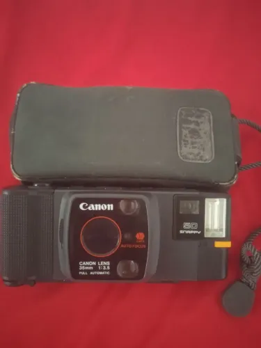 Máquina fotográfica Canon antiga