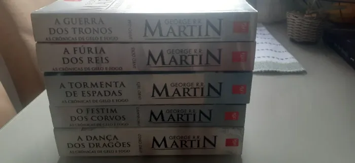 Livro as crônicas de gelo e fogo
