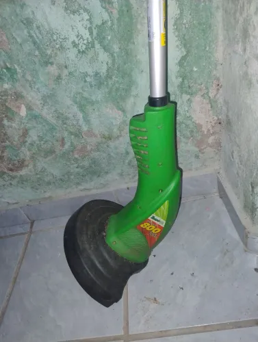 Vendo aparador de grama elétrico pouco usado