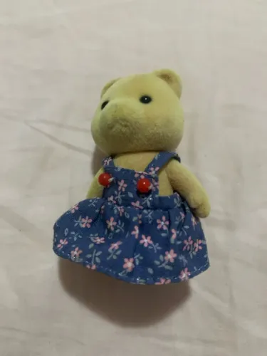 Ursinho de pelúcia com vestido floral Sylvanian Family