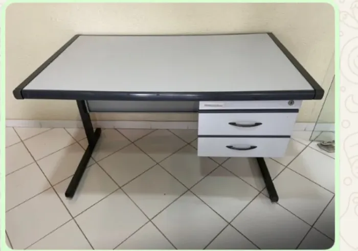 Mesa escritório usada