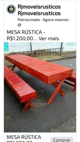 Mesa rústica de madeira de pinus