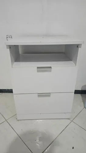 Mesa de cabeceira em MDF