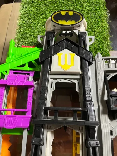 Batcaverna Imaginext Wayne Manor  da Mattel