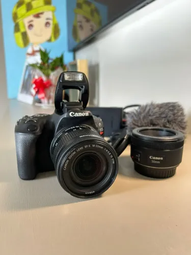 Canon EOS Rebel SL2 + Kit Completo (Microfone + Lentes 18-55mm e 50mm) 