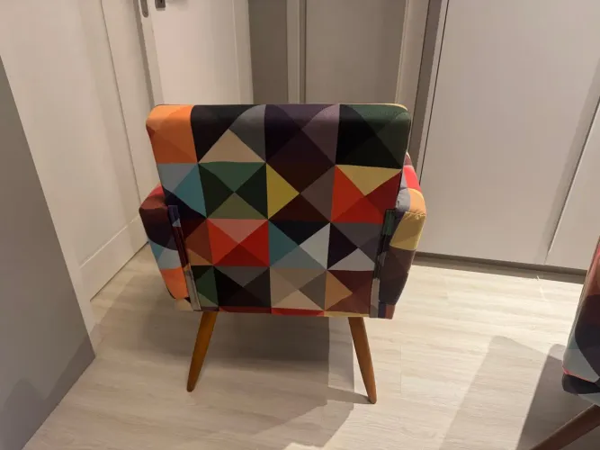 Poltrona Geométrica Colorida