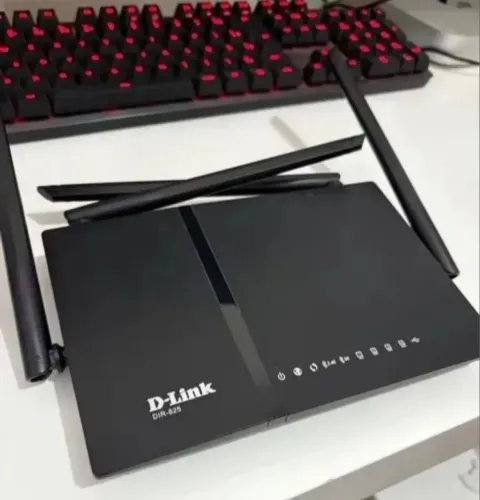 Roteador Wi-fi  D-Link  Dir-825 AC1200 - Dual Band 2.4 Ghz - 1 Porta USB - 4 Antenas
